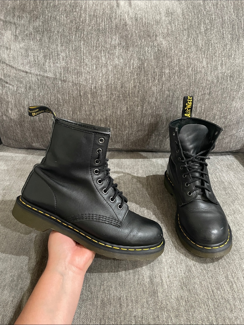 Dr. Martens Boots Women’s Size 9 11821 Black Leather Comfort Ankle Combat